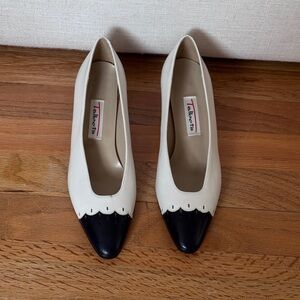 Vintage Talbots White and Navy blue Pumps Size 7